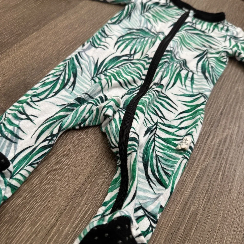 Kozi & Co Footed Sleeper Unisex 3-6M White Green Palm Leaf Bamboo Zip Pajamas